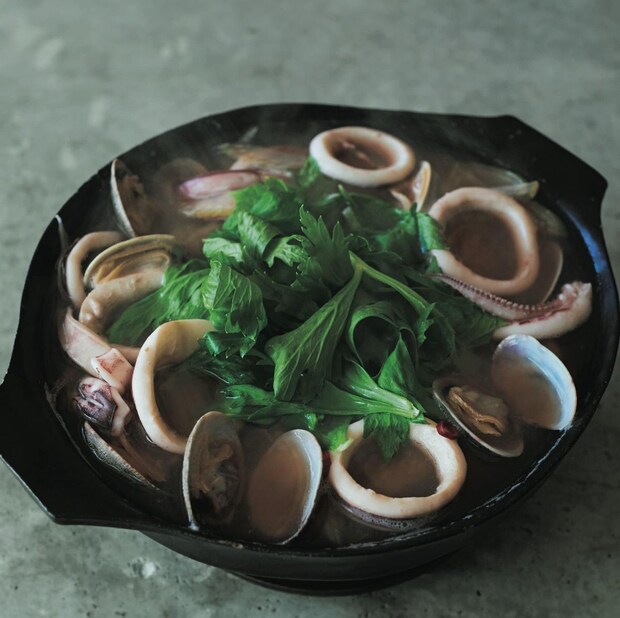 香りも美味しい！ナンプラーの旨みとセロリの香りの『魚介とセロリのナンプラー鍋』レシピ