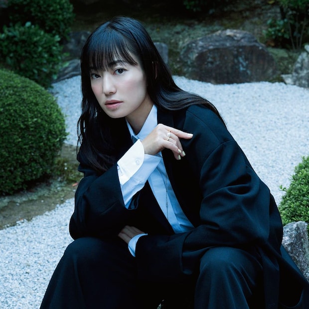 何を着たらいいか悩む「服の更年期」も自分らしさが着地点。菅野美穂のファッション観が素敵！