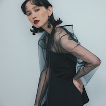 【セットアップ】でドレスアップ！ チュールのレイヤードやミニスカートで“NOTコンサバティブ”がカギ
