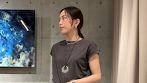 【40代スナップ】大人のシンプルTコーデは「腰巻き」でこなれ感を盛れます｜小原あさみさん