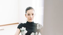 オトナミューズ8月号は6月26日発売。梨花さんと総柄ミッキーマウスのバッグ＆ポーチが目印です！