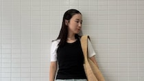 【40代スナップ】持つだけで夏ムード高まる「大きめラフィアバッグ」が可愛い！｜山﨑有希さん