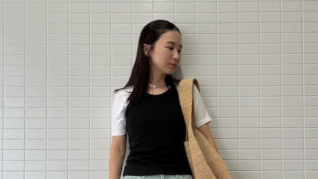 【40代スナップ】持つだけで夏ムード高まる「大きめラフィアバッグ」が可愛い!|山﨑有希さん