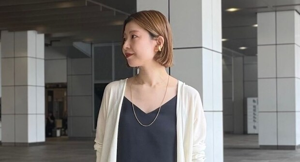 【40代スナップ】シックに決まる！ ほっこりしない「カゴバッグ」はブラック一択♡｜助野史子さん
