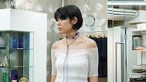 【40代スナップ】夏のデニム＋肌見せコーデには「チョーカー」風ストリングが効果的です｜新垣結花莉さん