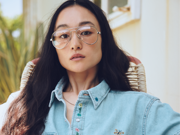 リーバイス®にクロムハーツ、VANS…「90年代カリフォルニア」の世界観を俳優・小野ゆり子が体現