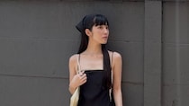 【40代スナップ】夏は「ブラックワンピ」と「透明ジュエリー」で涼しげに決まる｜萩野愛梨さん