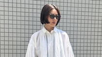 【40代スナップ】「洗練かごバッグ」が大人の夏モノトーンスタイルで断然映える｜高橋悠さん