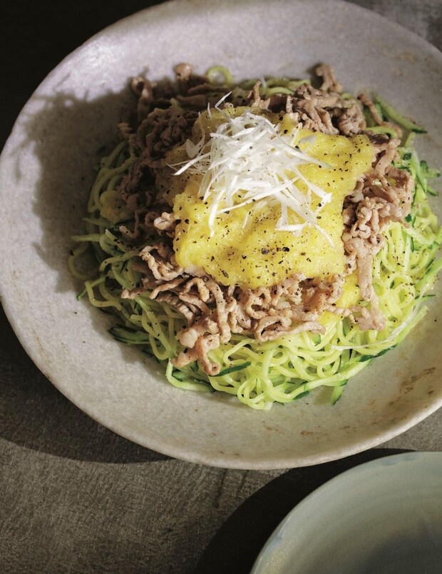 甘酸っぱいソースときゅうりの歯触りがイイ！『豚肉とパイナップルの混ぜ麺』レシピ
