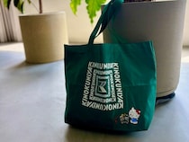 【使用レポ】ソフトな生地感で肩かけも快適。「紀ノ国屋×ハローキティ」のトートがガシガシ使えて最高です！