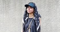 【40代スナップ】重ね着できない季節こそ「革小物」がミニマルワンピにイイ！｜mabuchi maiさん