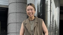 【40代スナップ】夏のワンピコーデは「同系色レイヤード」でスッキリ決めて！｜仲林智佳さん