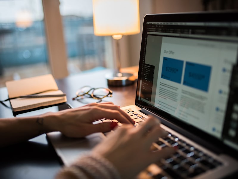 副業ライターへの道をプロが指南！今すぐ実践できる「文章力」を高めるコツ3選