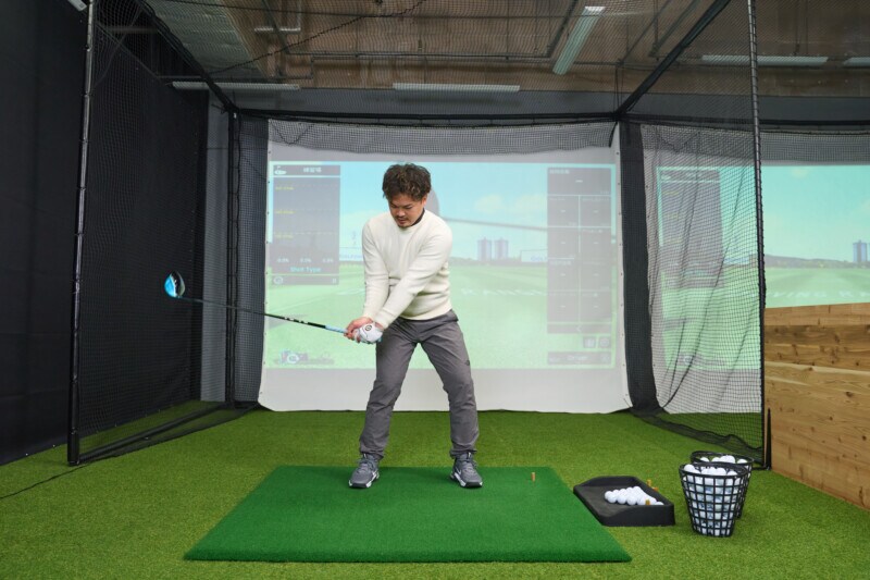 ティーショットの前に試してみて!スイング力を上げる素振りのコツを解説