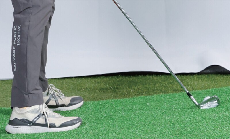 ツマ先上がりのライはクラブを短く持って!アイアンをうまく打つ3つの要素