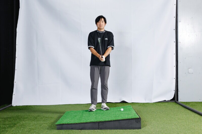 ツマ先上がりのライはクラブを短く持って!アイアンをうまく打つ3つの要素