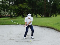 バンカーが苦手な人は「アドレス」に問題あり！簡単に脱出するコツは…