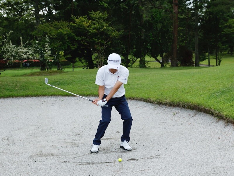 バンカーが苦手な人は「アドレス」に問題あり！簡単に脱出するコツは…