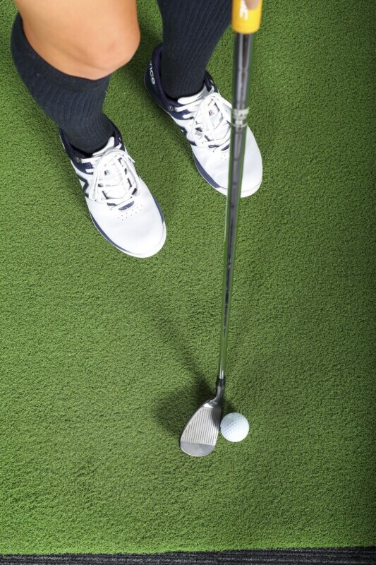 飛距離を伸ばしたいならアイアンで練習が正解？プロが実践すワザをレッスン