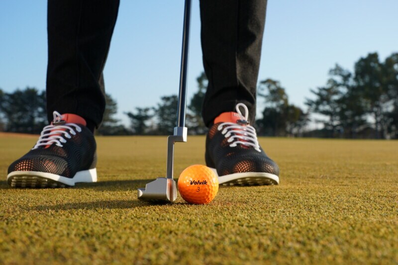 「思ったよりも転がらない」を防ぐパッティングのコツは？