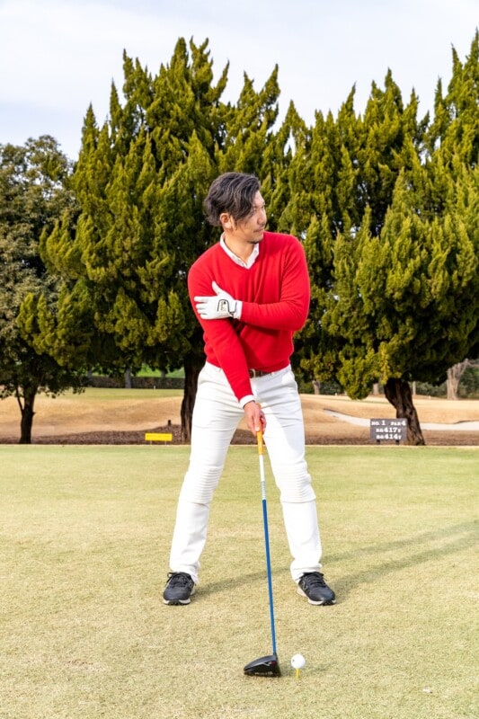 スイングが不安定な原因は「両ワキを締めている」から！正解は「右ワキ」だけ