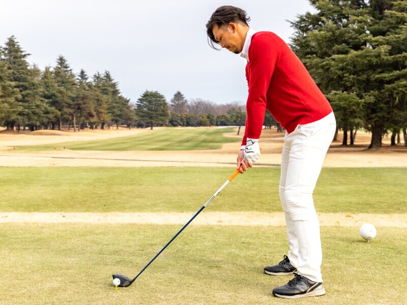 スイングが不安定な原因は「両ワキを締めている」から！正解は「右ワキ」だけ