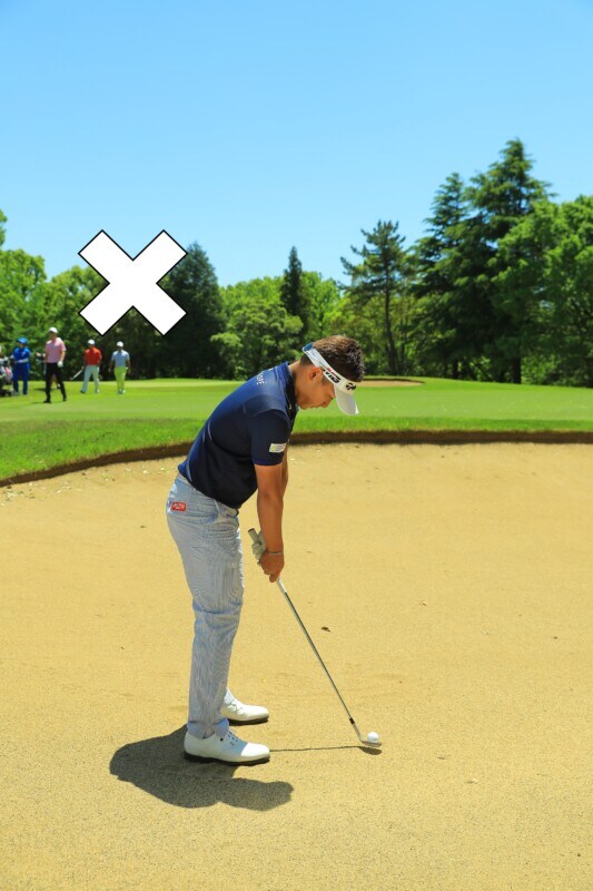 「重心を低く」すればバンカーからチップインも夢じゃない！