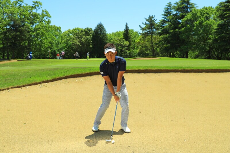 「重心を低く」すればバンカーからチップインも夢じゃない！