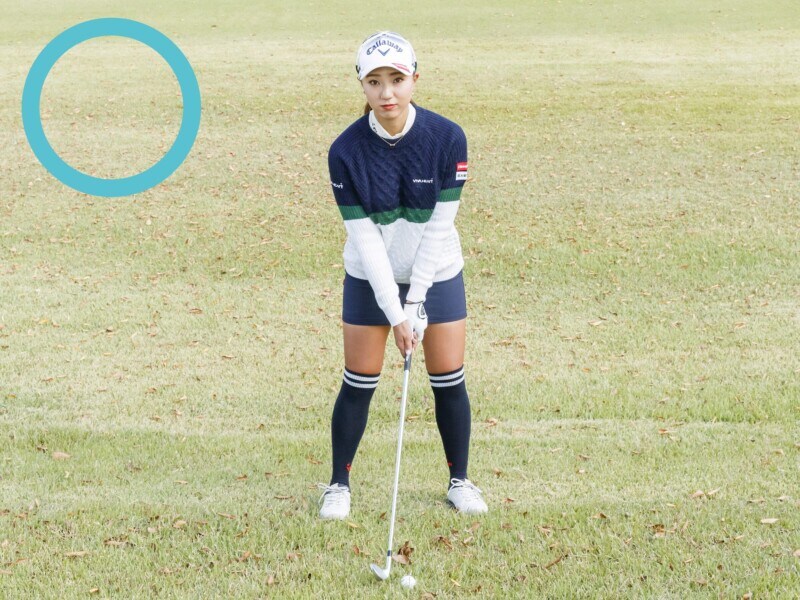 ツマ先上がりのライでは「ボールに近づいてカカト体重」が正解！