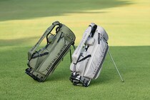 片手でスタンドが展開する⁉手軽なのに安定性バツグンなキャディバッグ