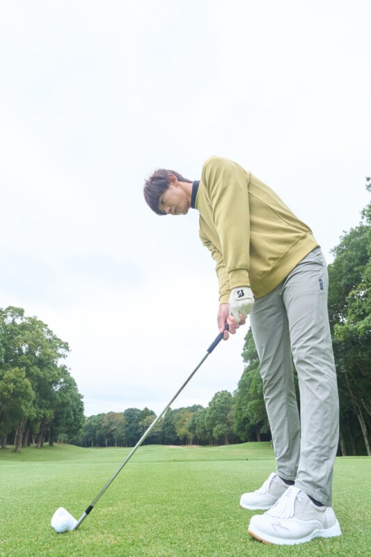 うまい人はインパクトで「手元が低い」！球がつかまるスイングの作り方を解説