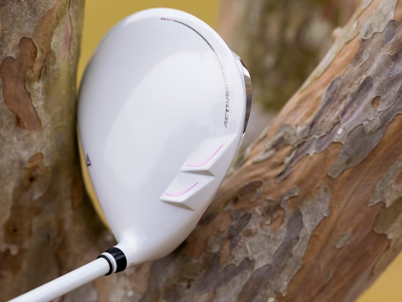 力いっぱい振らなくても飛ぶって最高！ 新作ドライバーを試してみた