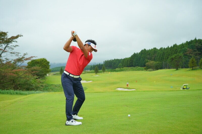 あなたはどっちのタイプ?飛距離が伸びるスイングの作り方をタイプ別にレッスン