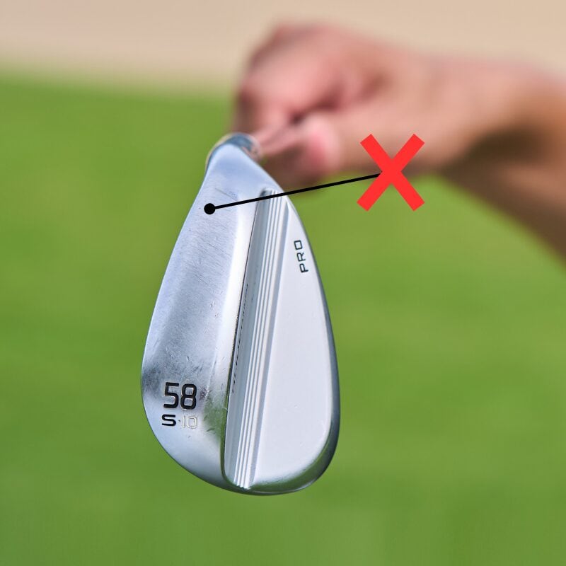 ダフリやトップの原因は？アプローチのミスはバンスを意識して直そう