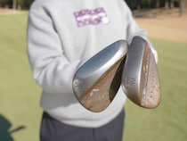 ミスや距離感に悩むゴルファー必見！アプローチがすぐに上達するレッスン