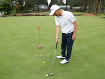 「ボールを手で転がして…」パッティングが苦手な人はこのレッスンを試してみて