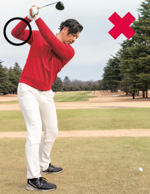 両ワキを締めてスイングしてない？ドライバーは「右ワキ」だけ締めれば方向性アップ