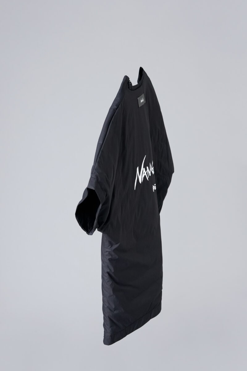 外は寒いのに室内は暑い…そんな悩みを解決する高機能ダウンが登場