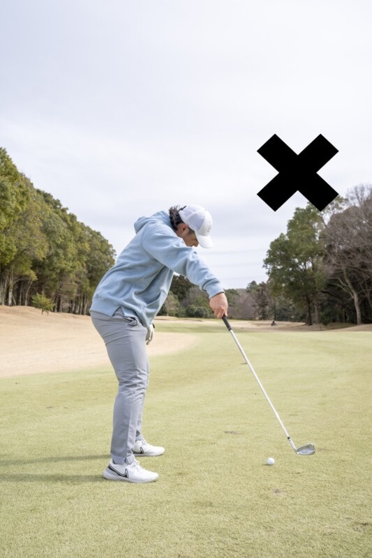 ボールをフェースに乗せる打ち方って?「右ヒジを体につける」が正解