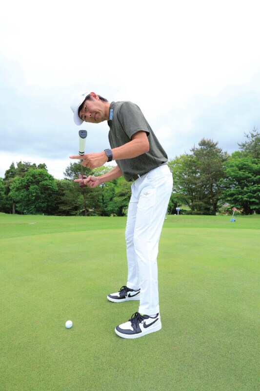 パッティングのミスの原因は目線にあり！ライン読みは「あおるように見る」が正解