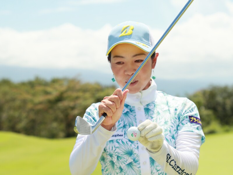 上から打ち込んでない？風に流されない強い球の打ち方をレッスン