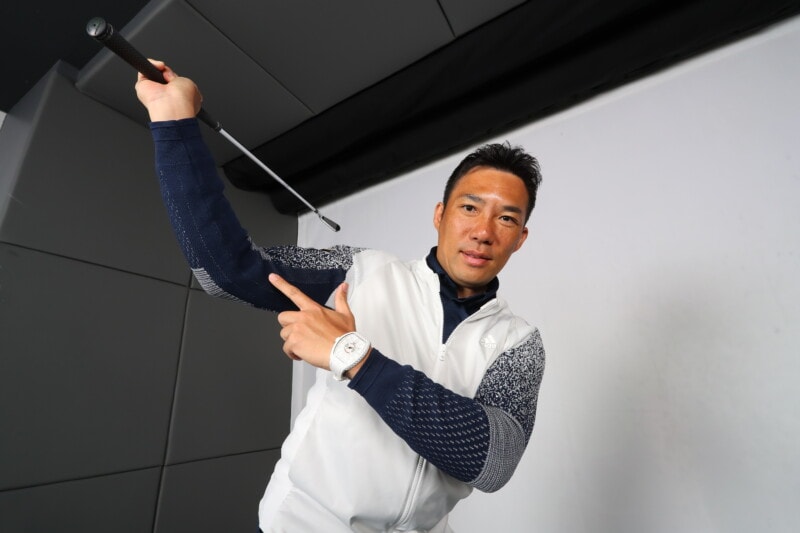 アイアンがうまくならない理由は「右手を使えてない」から！上達のヒントを解説