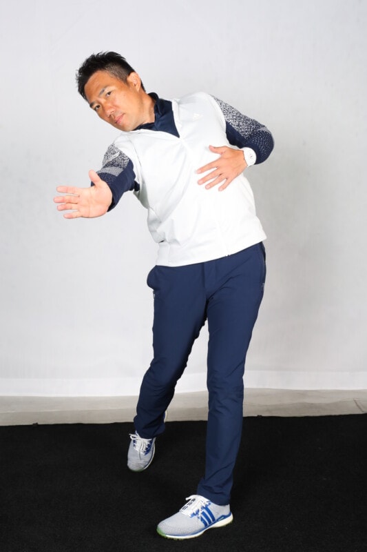 アイアンがうまくならない理由は「右手を使えてない」から！上達のヒントを解説