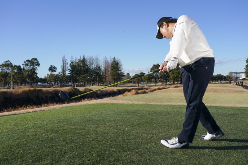 身体が動かない冬でもティーショットを真っ直ぐ打つコツは？