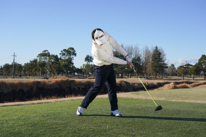 身体が動かない冬でもティーショットを真っ直ぐ打つコツは？