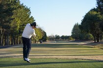 身体が動かない冬でもティーショットを真っ直ぐ打つコツは？