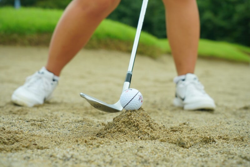 すぐに実践できるバンカーの練習法を解説!砂山を作ってフワリと飛ばそう