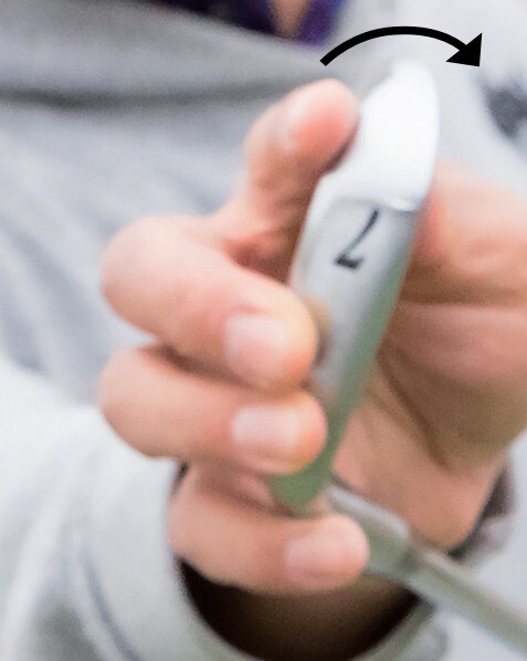 アイアンは“トゥ狙い”で打つと上達する！イメージは「ホッケーのショット」