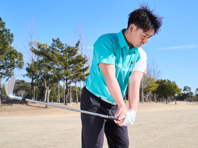 前に飛ばない原因は手首の使い方だった!アイアンショットのコツは…