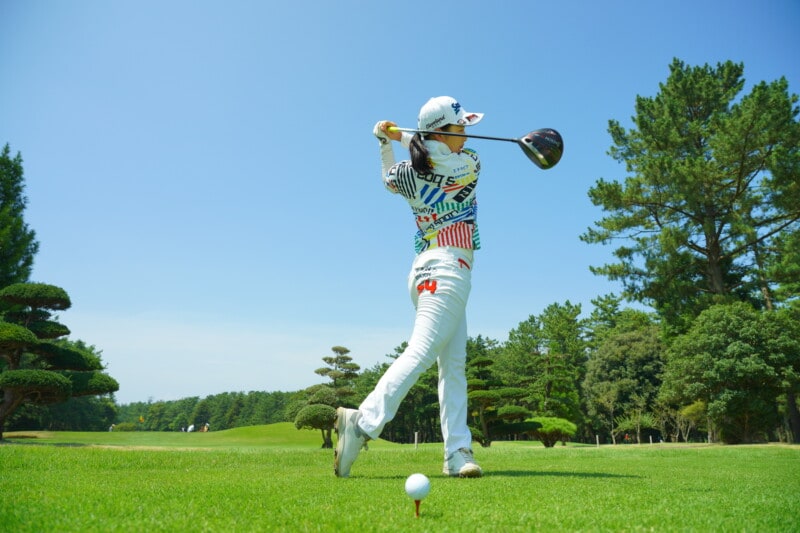 「マン振り素振り」で飛距離アップ!女子プロが実践する練習法
